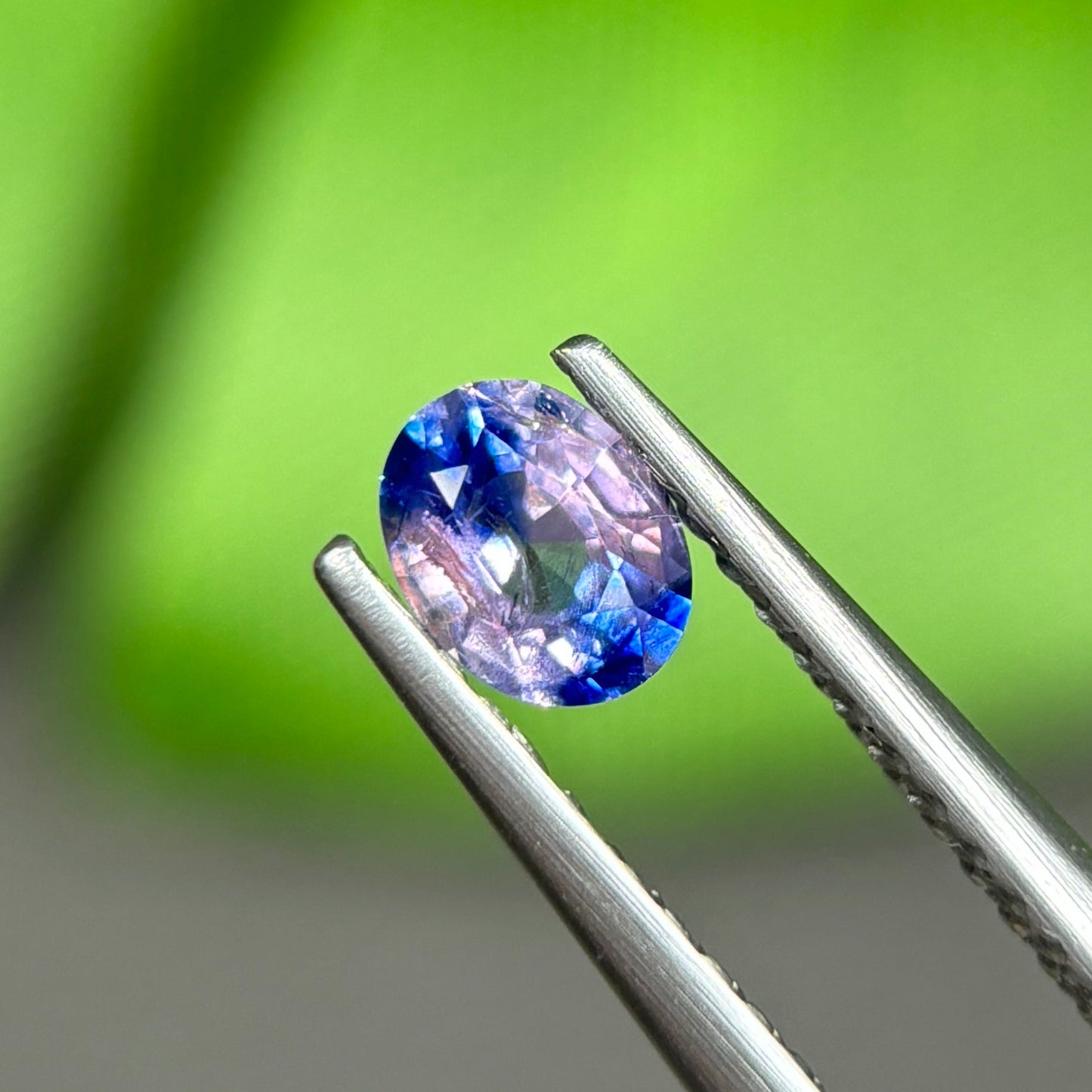 0,4ct Natural Blue-White Sapphire Vietnam. Oval Shape. No Treatment Sapphire Luc Yen.