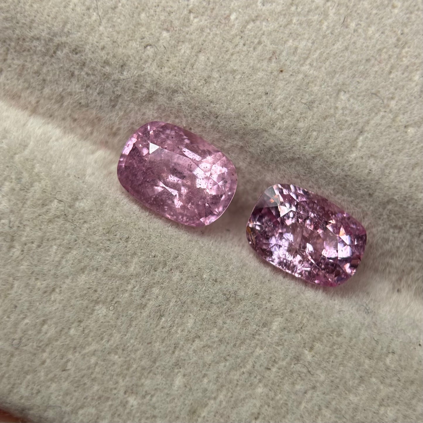 2.06/2Pcs Natural Pink Spinel Vietnam.