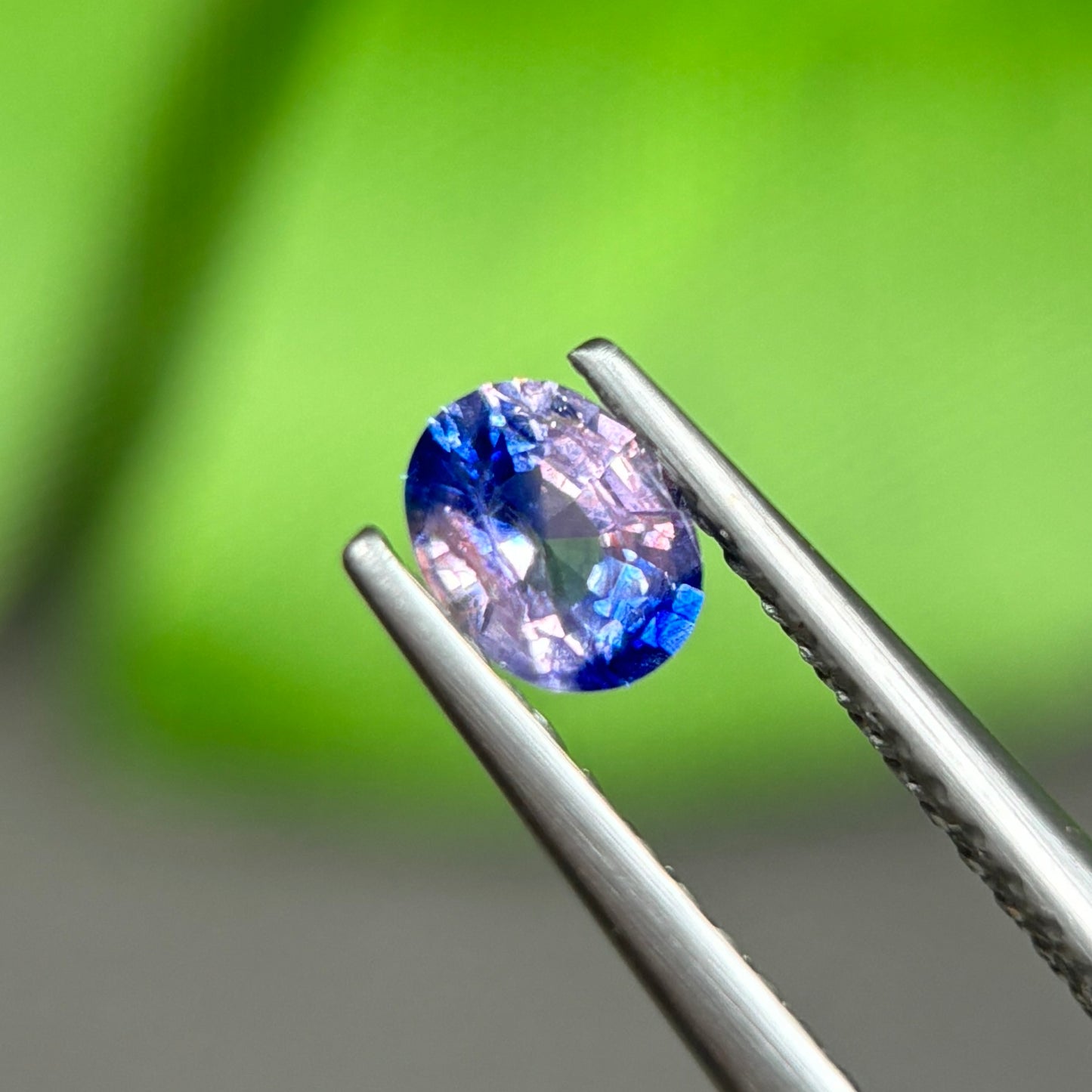 0,4ct Natural Blue-White Sapphire Vietnam. Oval Shape. No Treatment Sapphire Luc Yen.