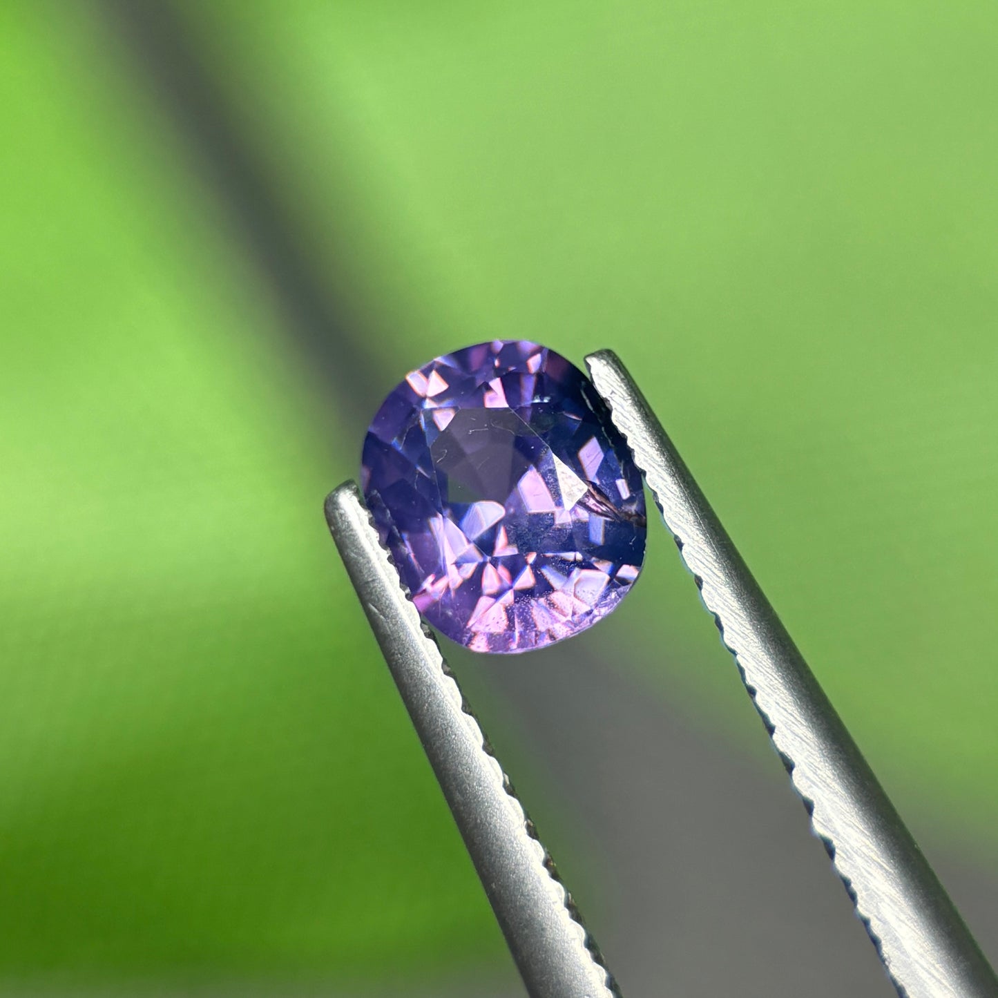 0,89 Natural Purple Sapphire Viet Nam. Cushion Shape. No Treatment Sapphire Luc Yen.