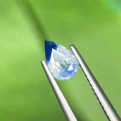 0,94 Natural Blue-White Sapphire Vietnam. Pear Shape. No Treatment Sapphire Luc Yen.