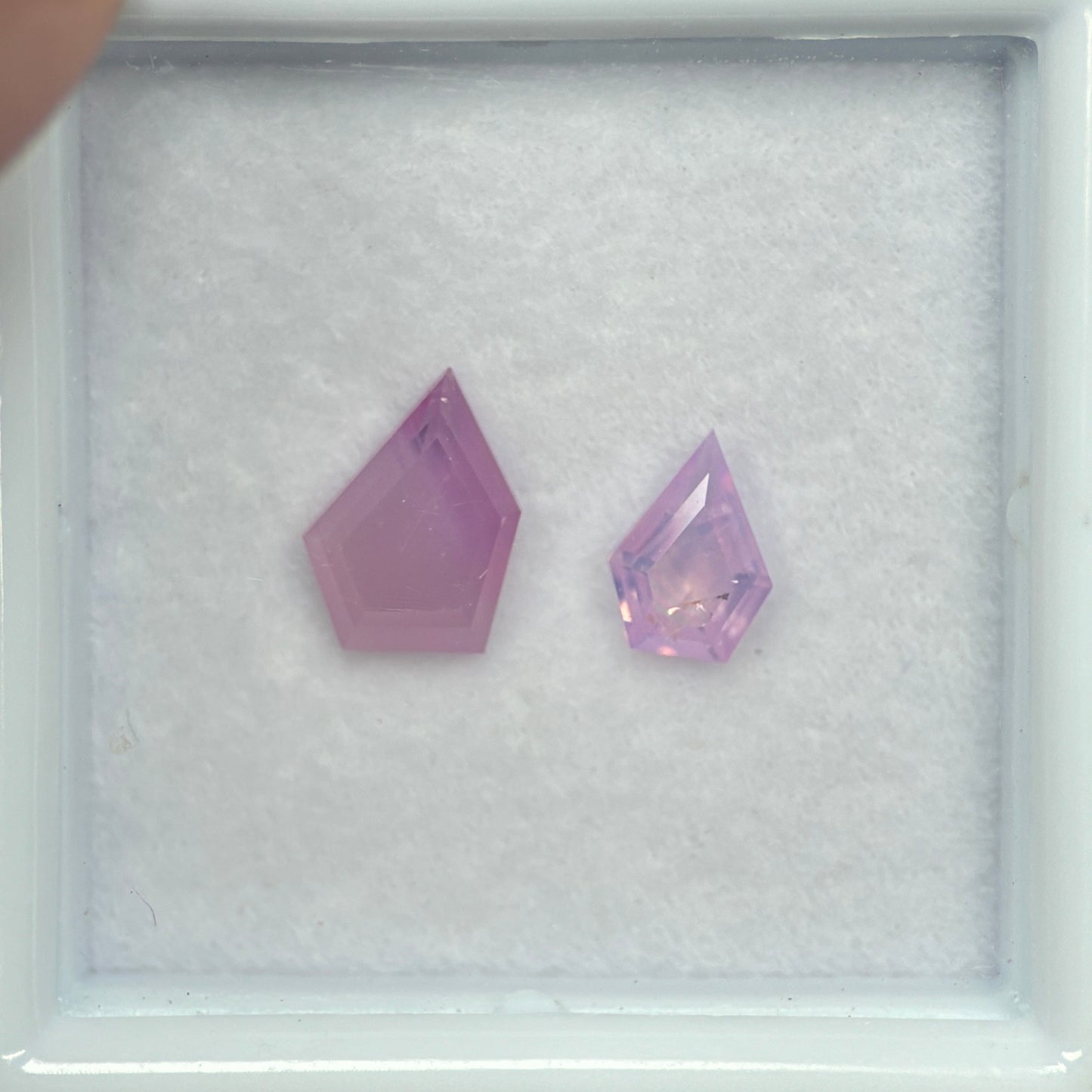 1,23ct/ 2Pcs Natural Pink Milky Sapphire Vietnam. Freeform. No Treatment Milky Sapphire Luc Yen.