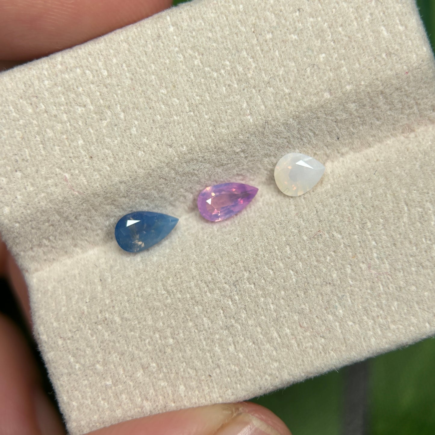 1,34ct Natural Pink-White-Blue Milky Sapphire Vietnam. Pear Shape. No Treatment Milky Sapphire Luc Yen.
