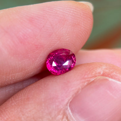 0.91 ct Natural Ruby Viet Nam. Oval Shape. No treatment.