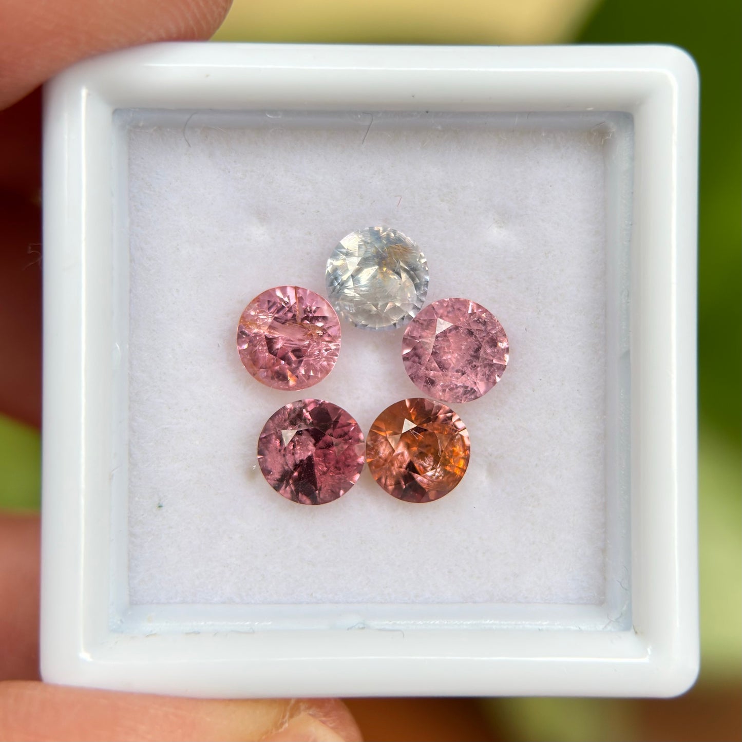 2,66 ct/ 5 Pcs Natural Mix Color Spinel Vietnam. Round Shape.