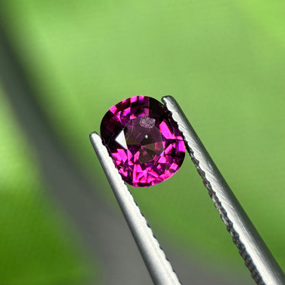 0,95 Natural Purple Sapphire Viet Nam. Cushion Shape. No Treatment Sapphire Luc Yen.