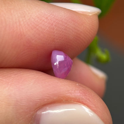 0.95 ct Natural Pink Milky Sapphire Vietnam. Round Shape. No Treatment.