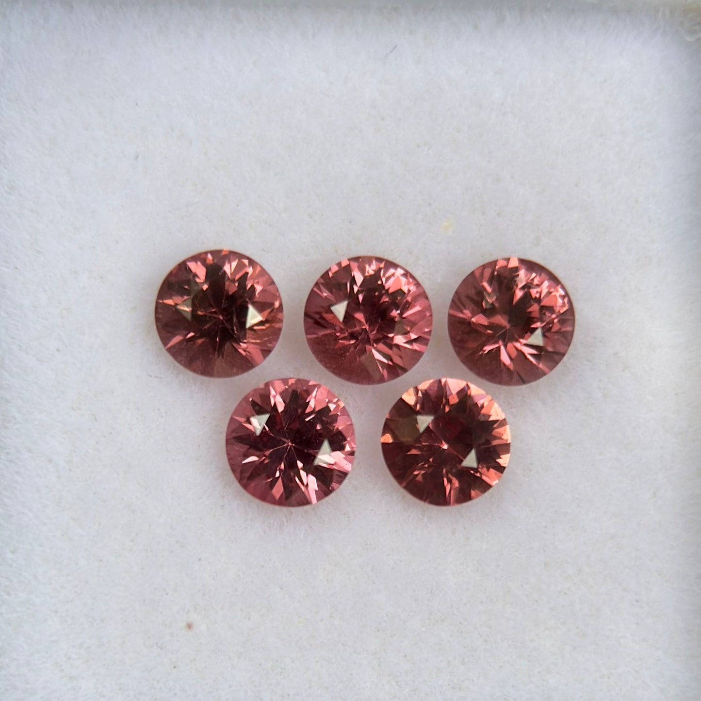 1,36 ct/ 5Pcs Natural Brownish Orange Spinel Vietnam. Round Shape.