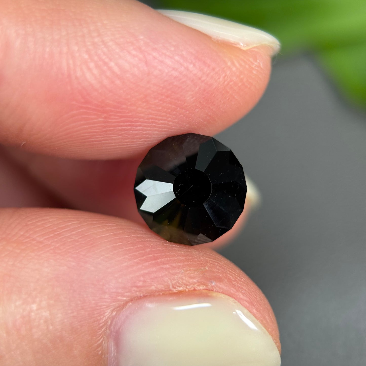 2,61ct Natural Dak Green Tourmaline Vietnam. Round Shape. No Treatment, No Heat Tourmaline Luc Yen.