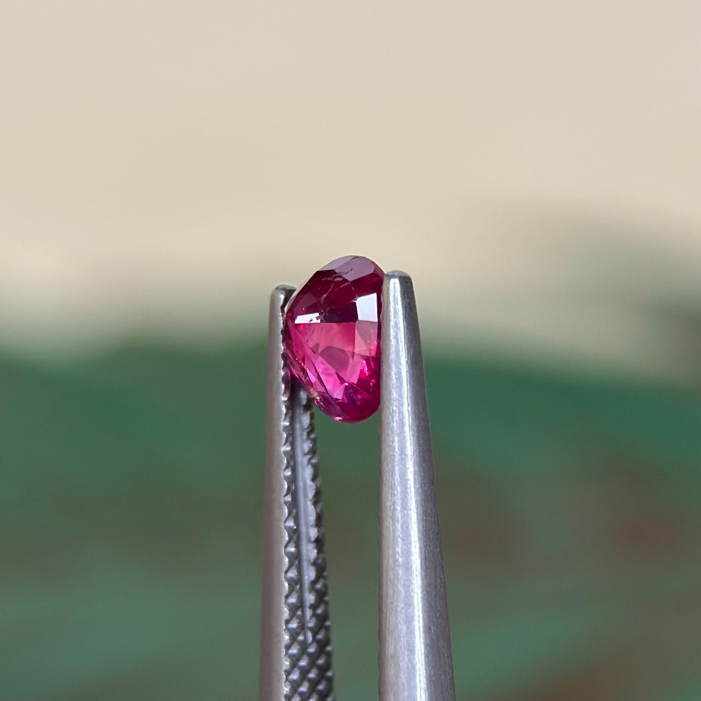 0.91 ct Natural Ruby Viet Nam. Oval Shape. No treatment.