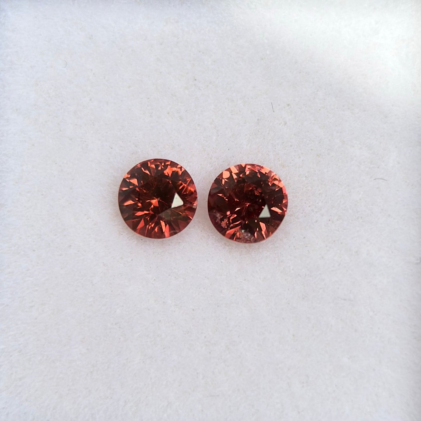 0,59ct/2Pcs Natural Brownish Orange Spinel Vietnam. Round Shape.