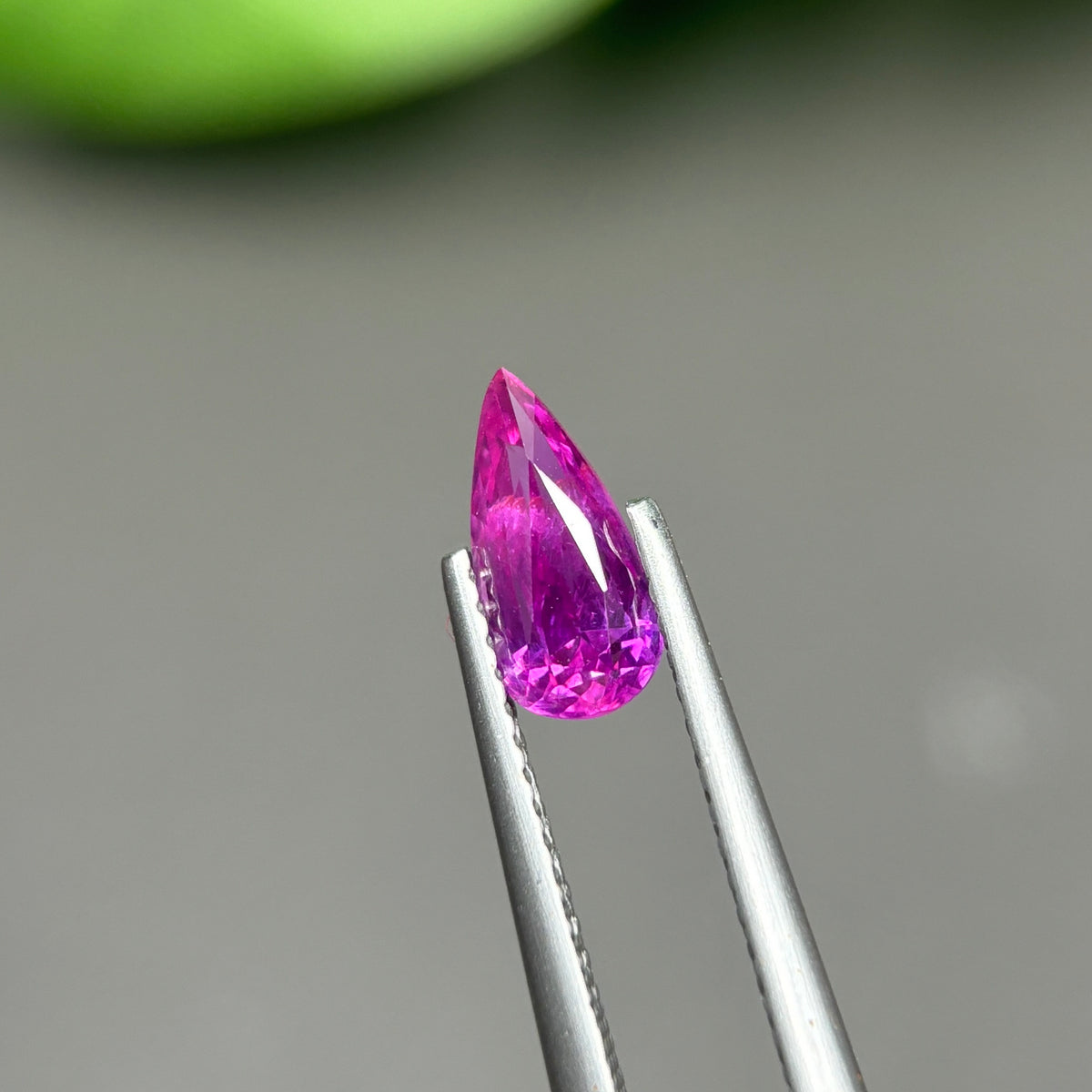 1,06ct Natural Purple Sapphire Vietnam. Pear Shape. No Treatment Sapphire Luc Yen.