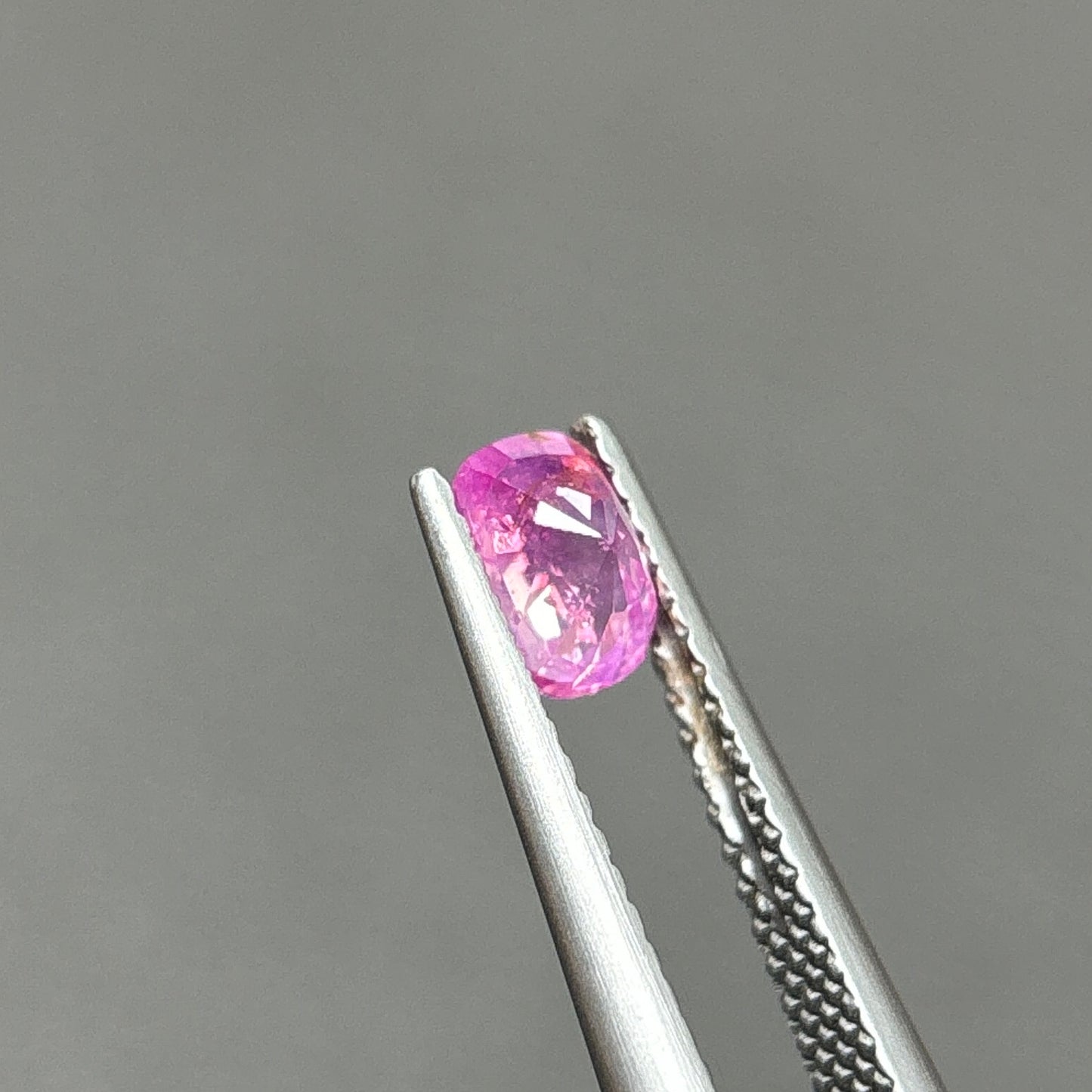 0,76ct Natural Pink Sapphire Vietnam. Cushion Shape. No Treatment Sapphire Luc Yen.