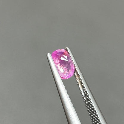 0,76ct Natural Pink Sapphire Vietnam. Cushion Shape. No Treatment Sapphire Luc Yen.