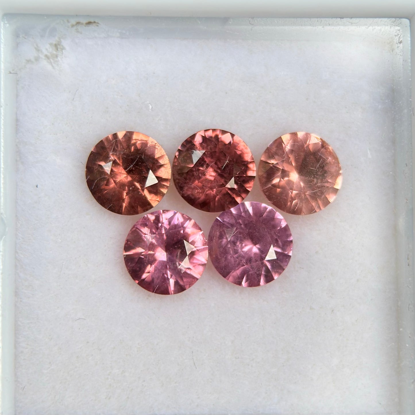 2,51 ct/ 5 Pcs Natural Mix Color Spinel Vietnam. Round Shape.
