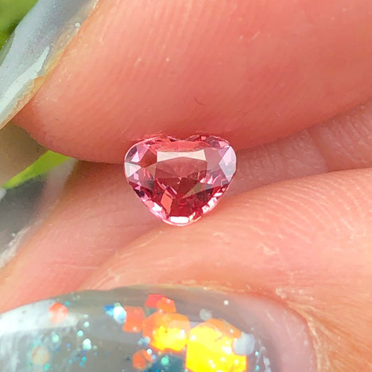 0,36ct Natural Oranghish Pink Spinel Vietnam. Heart Shape. No Treatment Spinel Luc Yen.
