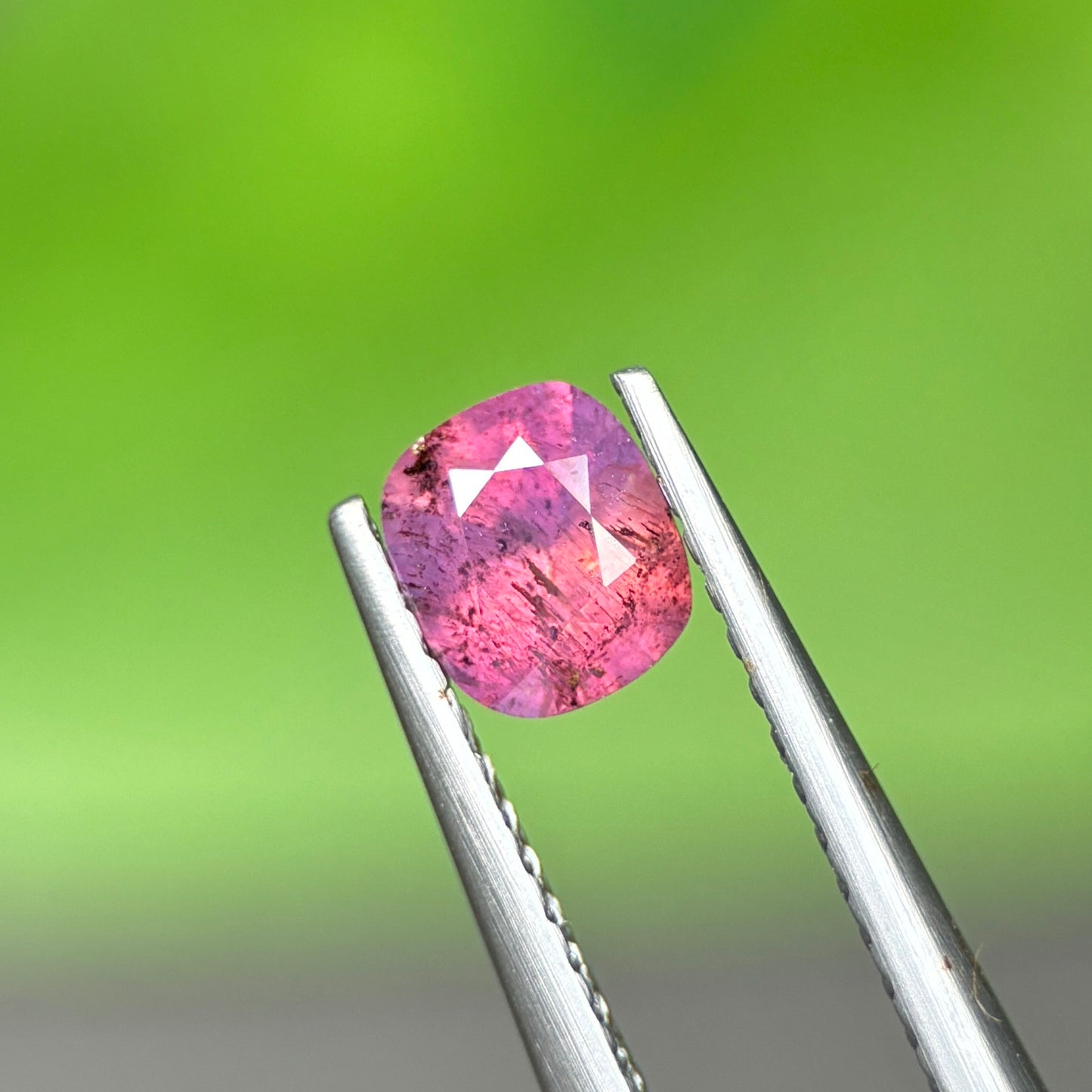 0,68ct Natural Orange Milky Sapphire Vietnam. Cushion Shape. No Treatment Milky Sapphire Luc Yen.