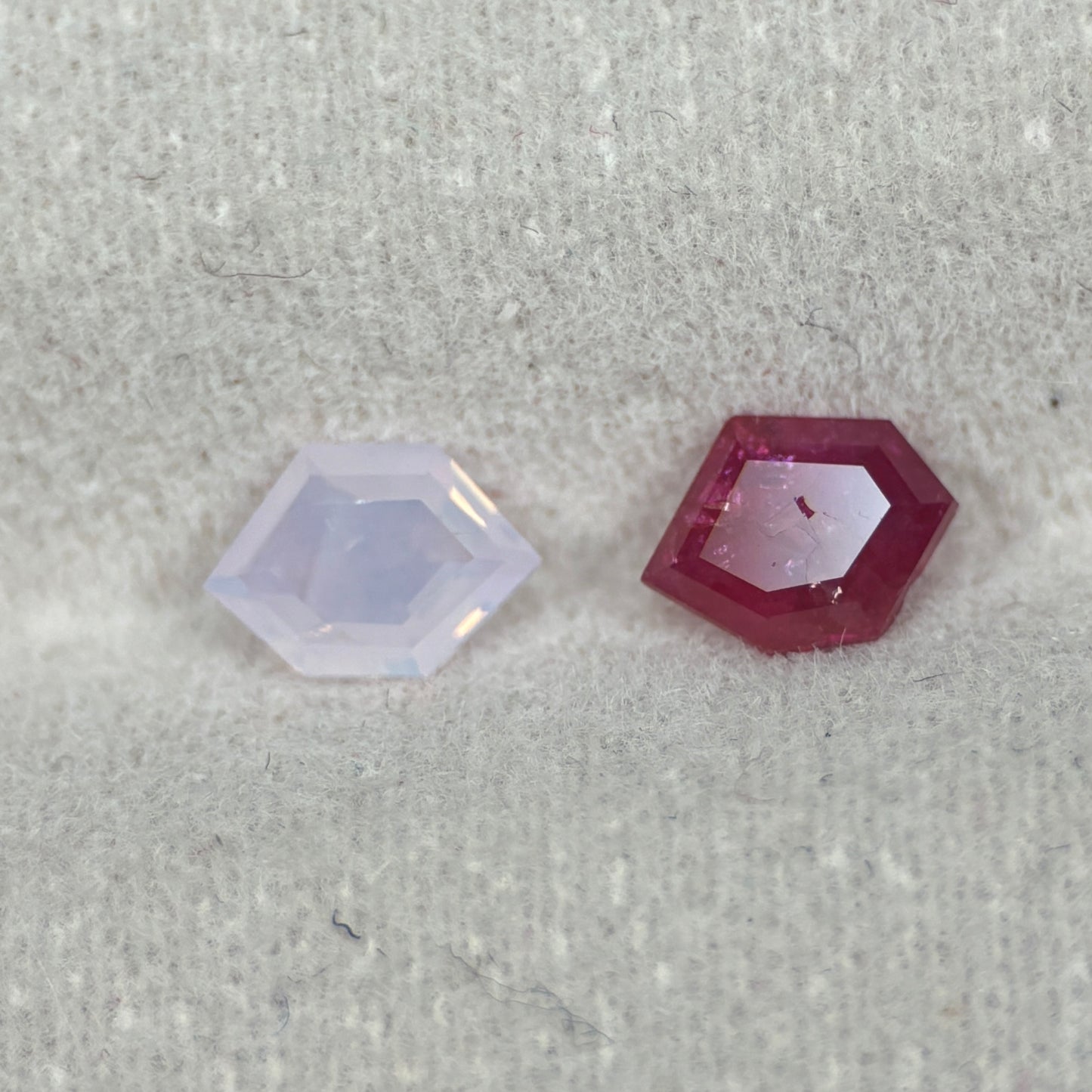 0,87ct/ 2Pcs Natural Ruby & Sapphire Viet Nam. Freeform. No Treatment Ruby, Sapphire Luc Yen.