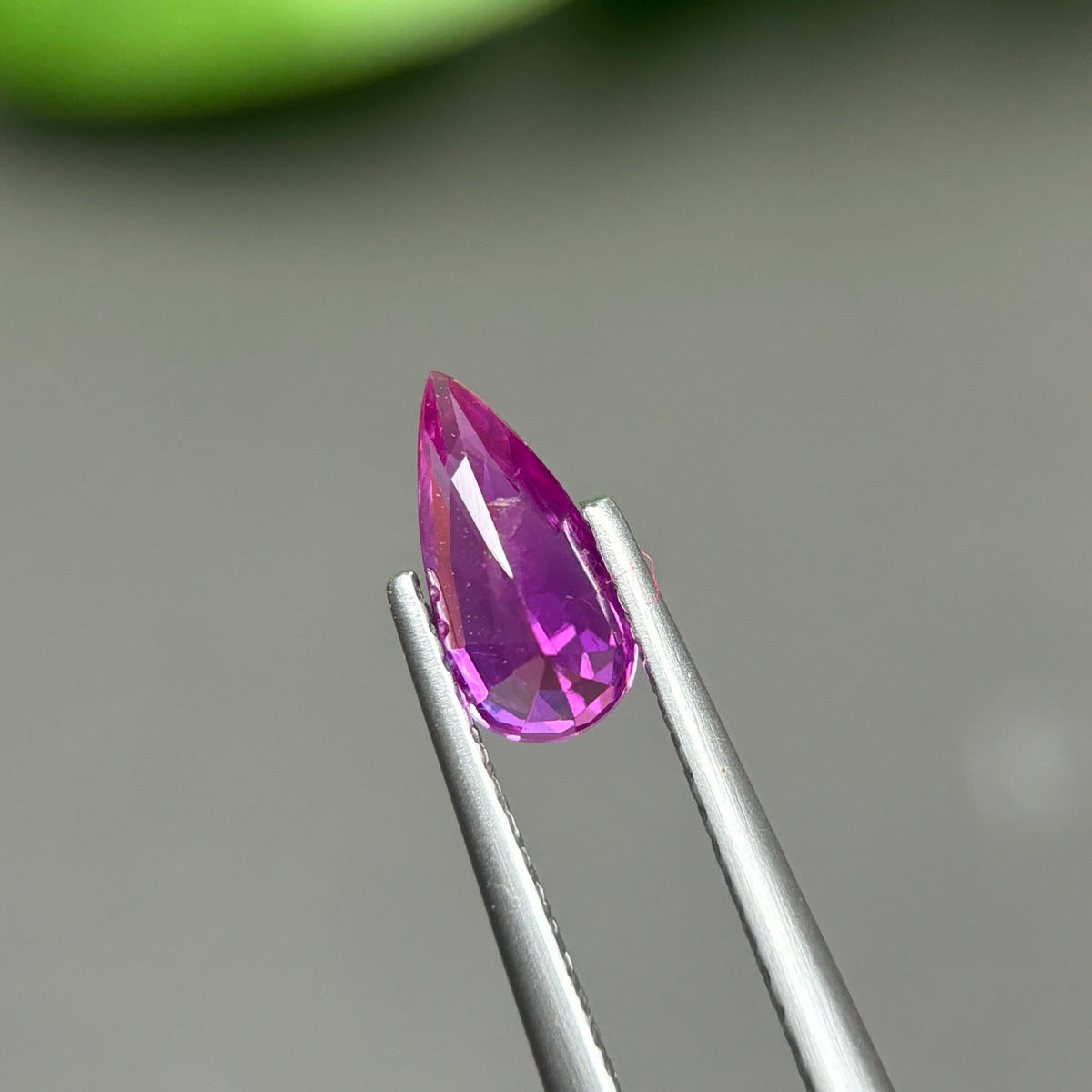 1,06ct Natural Purple Sapphire Vietnam. Pear Shape. No Treatment Sapphire Luc Yen.