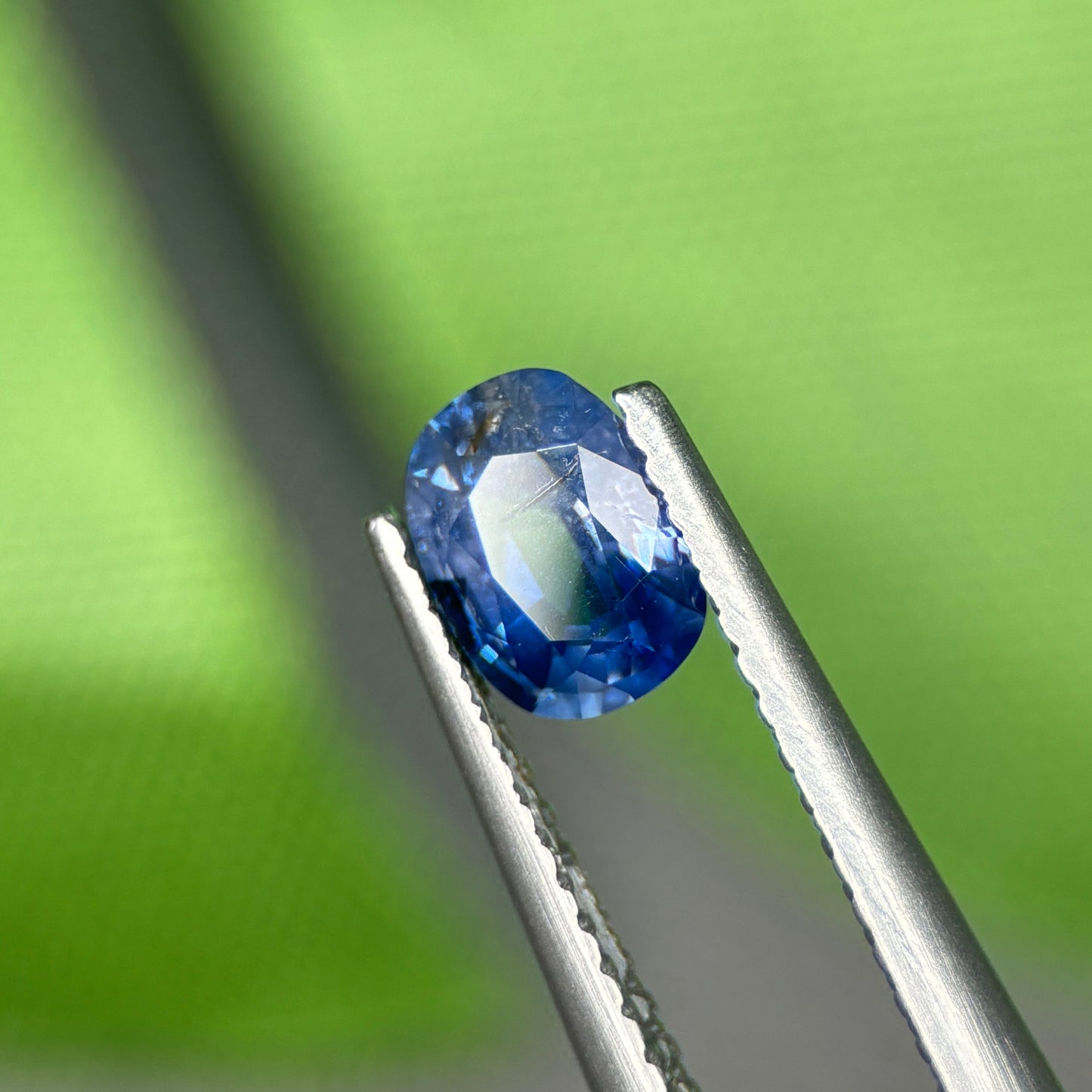 0,87 Natural Blue Sapphire Viet Nam. Cushion Shape. No Treatment Sapphire Luc Yen.