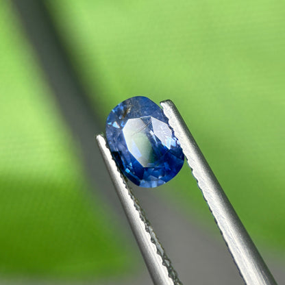 0,87 Natural Blue Sapphire Viet Nam. Cushion Shape. No Treatment Sapphire Luc Yen.