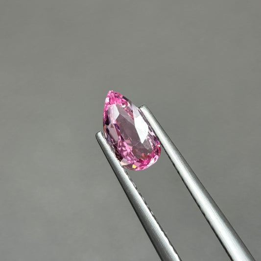 0,97ct Natural Pink Spinel Viet Nam. Pear Shape. No Treatment Spinel Luc Yen.