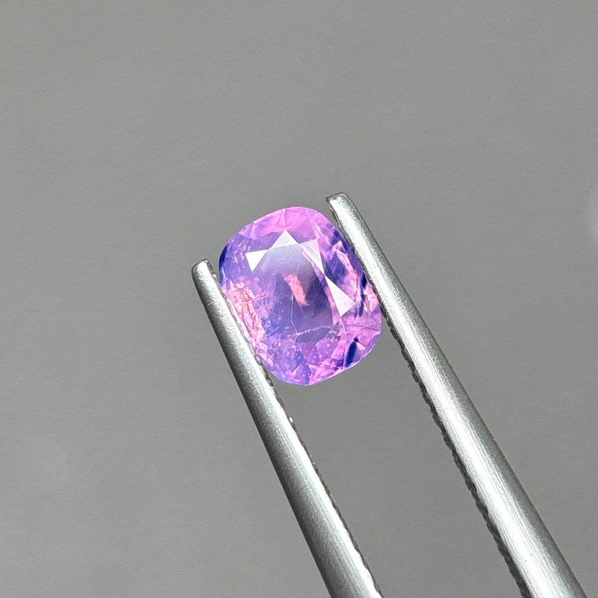 1,0ct Natural Pink Milky Sapphire Vietnam. Cushion Shape. No Treatment Milky Sapphire Luc Yen.