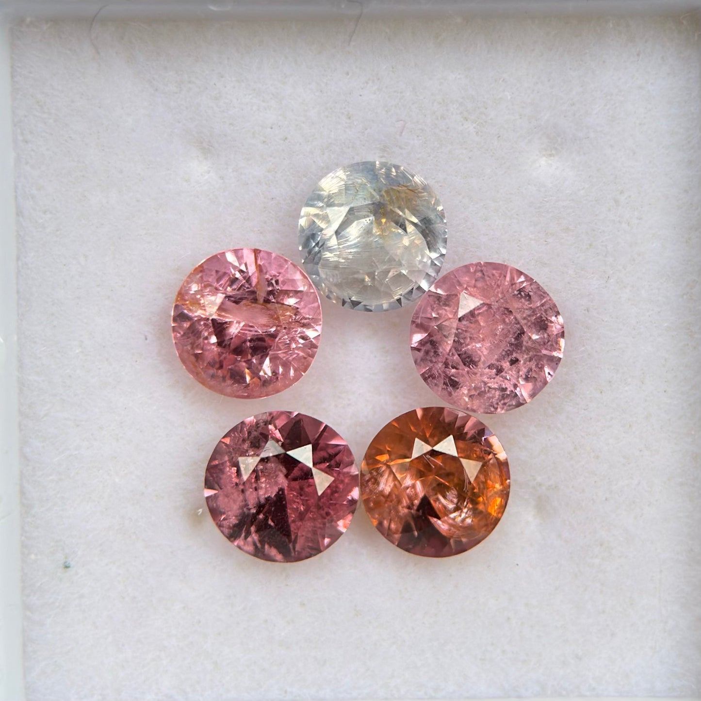 2,66 ct/ 5 Pcs Natural Mix Color Spinel Vietnam. Round Shape.