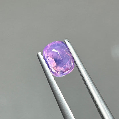 1,0ct Natural Pink Milky Sapphire Vietnam. Cushion Shape. No Treatment Milky Sapphire Luc Yen.