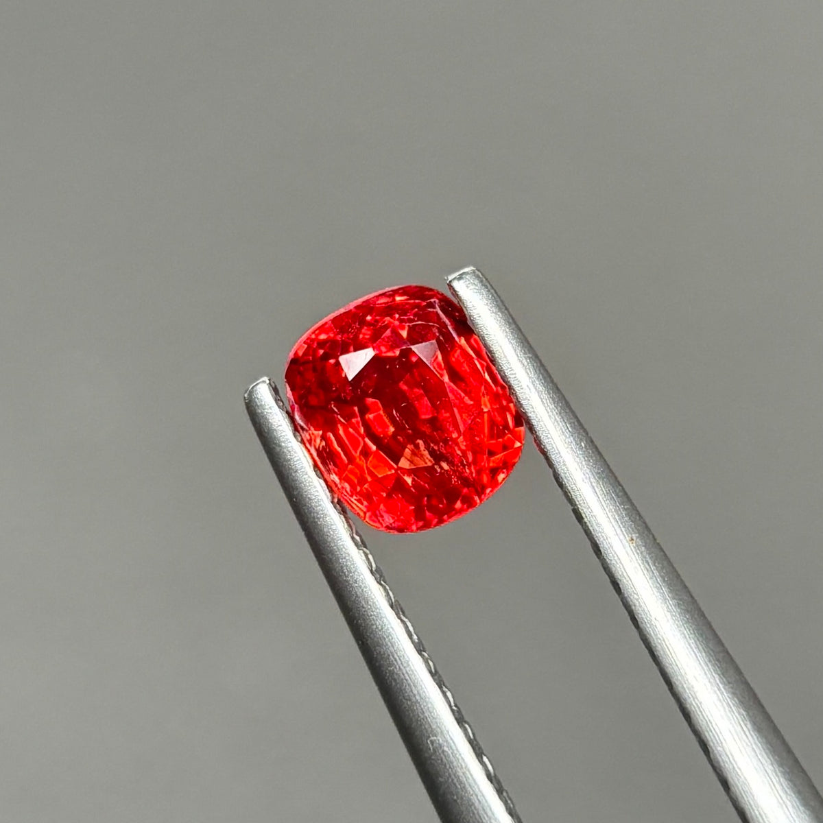 0,63ct Natural Red Spinel Viet Nam. Cushion Shape. No Treatment Spinel Luc Yen.