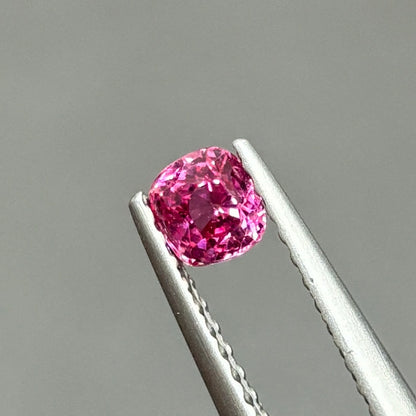 0,33ct Natural Pink Spinel Viet Nam. Cushion Shape. No Treatment Spinel Luc Yen.