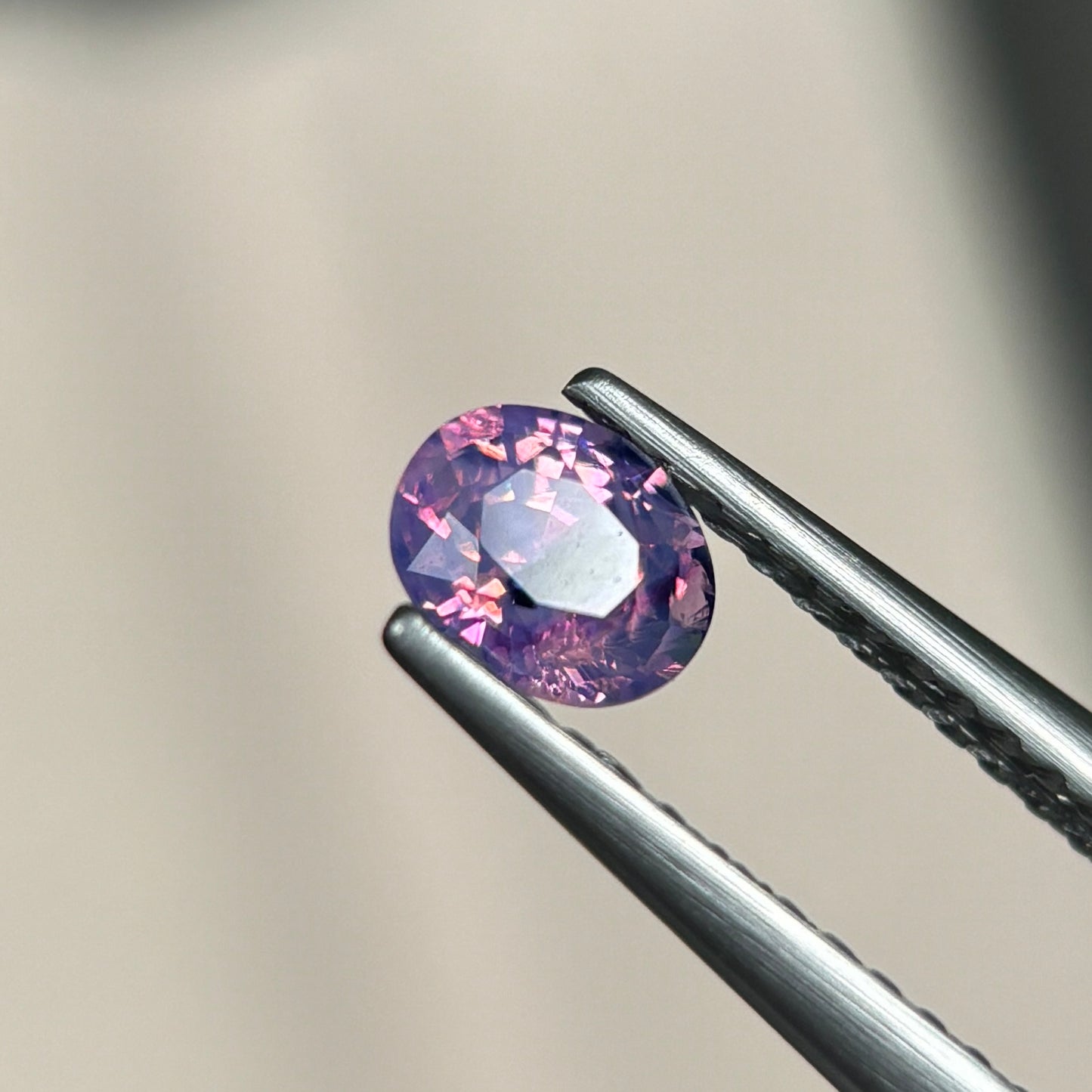 0,45ct Natural Pinkish Purple Milky Sapphire Vietnam. Oval Shape. No Treatment Milky Sapphire Luc Yen.