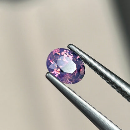 0,45ct Natural Pinkish Purple Milky Sapphire Vietnam. Oval Shape. No Treatment Milky Sapphire Luc Yen.