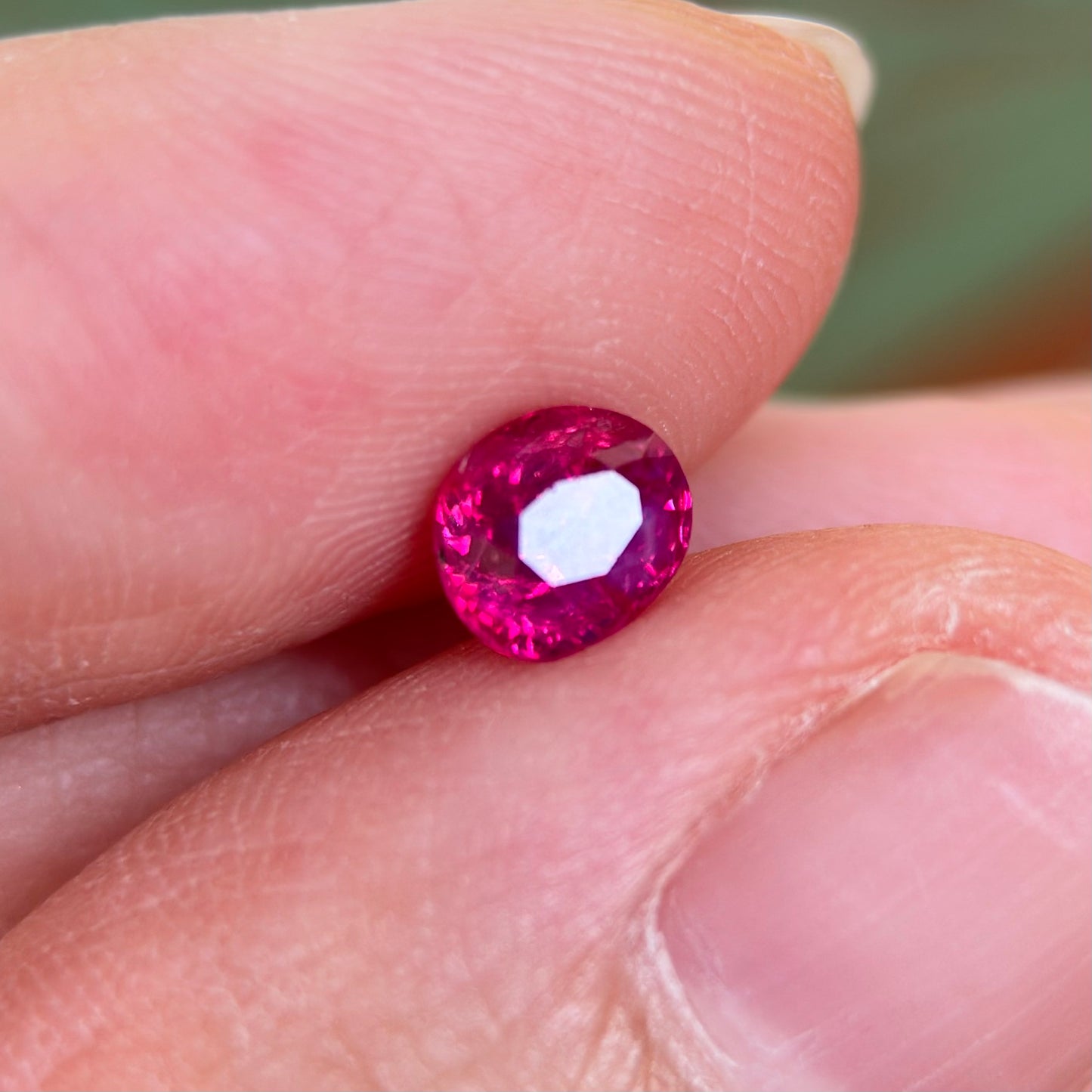 0.91 ct Natural Ruby Viet Nam. Oval Shape. No treatment.