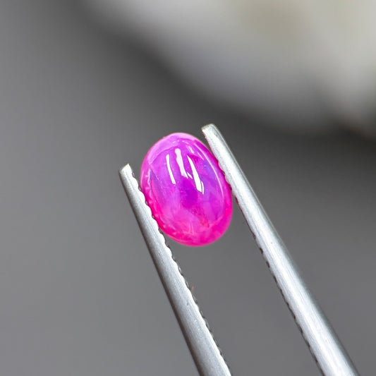 1,04ct Natural Hot Pink Cacbochon Sapphire Viet Nam. No Treatment Sapphire Luc Yen.