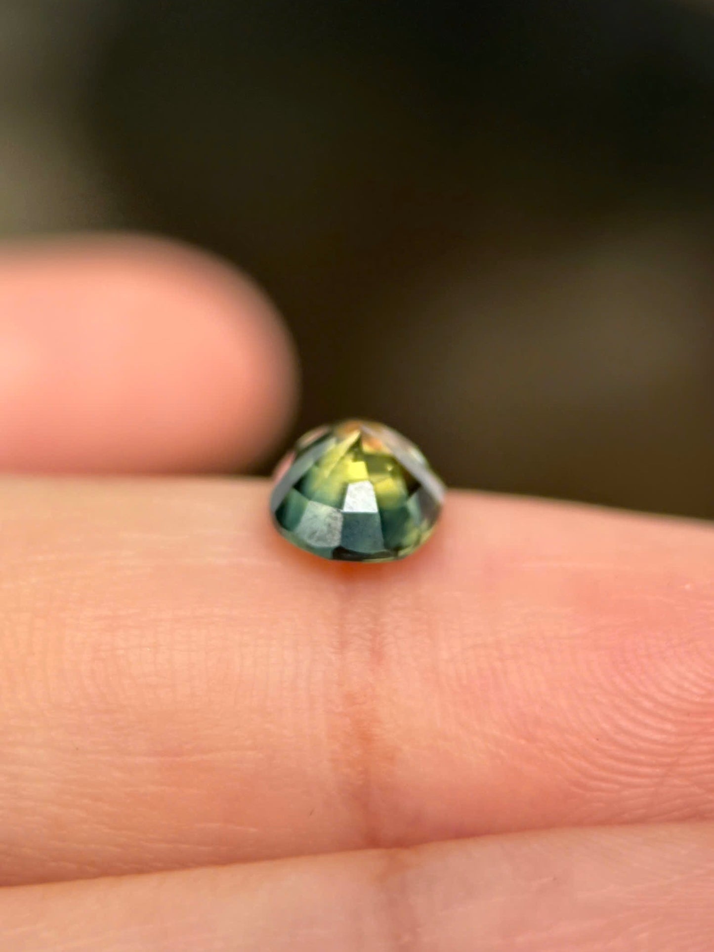 1.65ct Natural Yellowish Green Sapphire Vietnam. Oval Shape