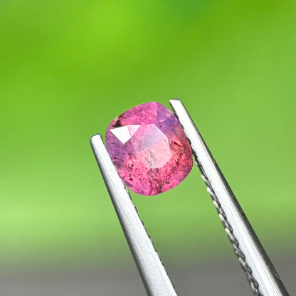 0,68ct Natural Orange Milky Sapphire Vietnam. Cushion Shape. No Treatment Milky Sapphire Luc Yen.