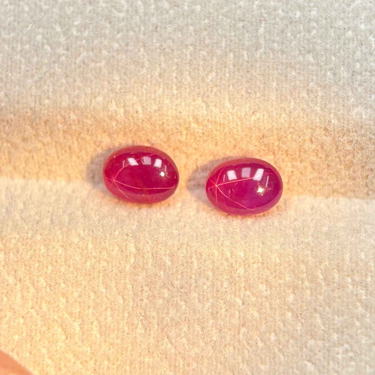 2,22ct/ 2Pcs Natural Star Ruby Viet Nam. No treatment Ruby Cacbochon Luc Yen.