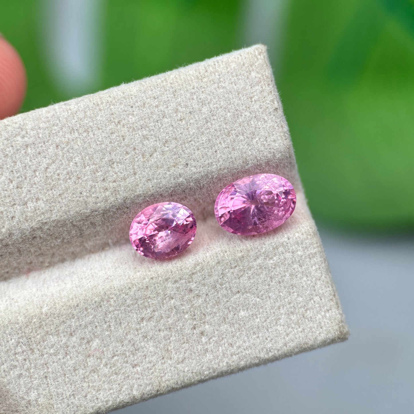 3.21 ct/ 2Pcs Natural Pink Spinel Vietnam. Oval Shape. No Treatment.