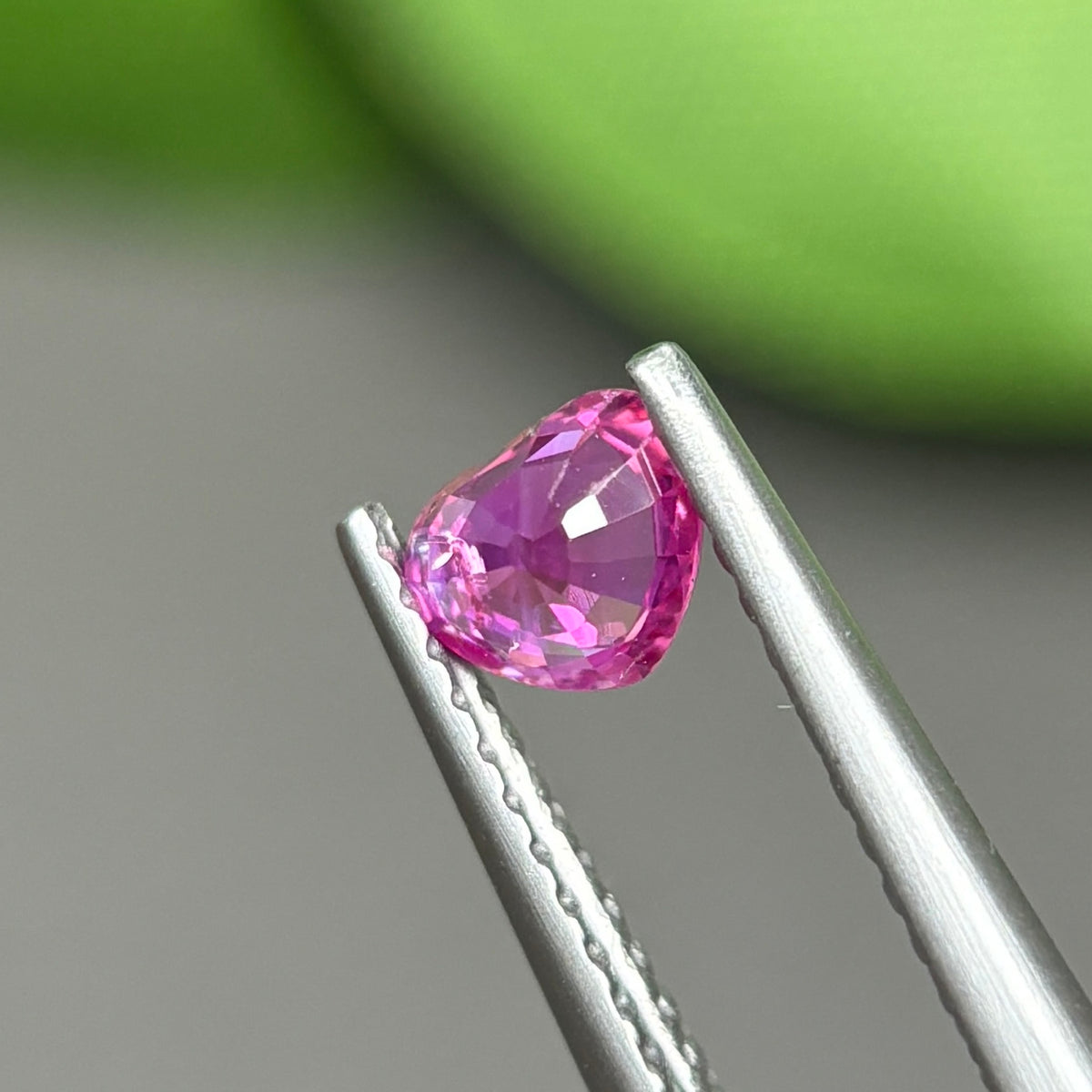 0,45ct Natural Purplish Pink Sapphire Viet Nam. Heart Shape. No Treatment Sapphire Luc Yen.
