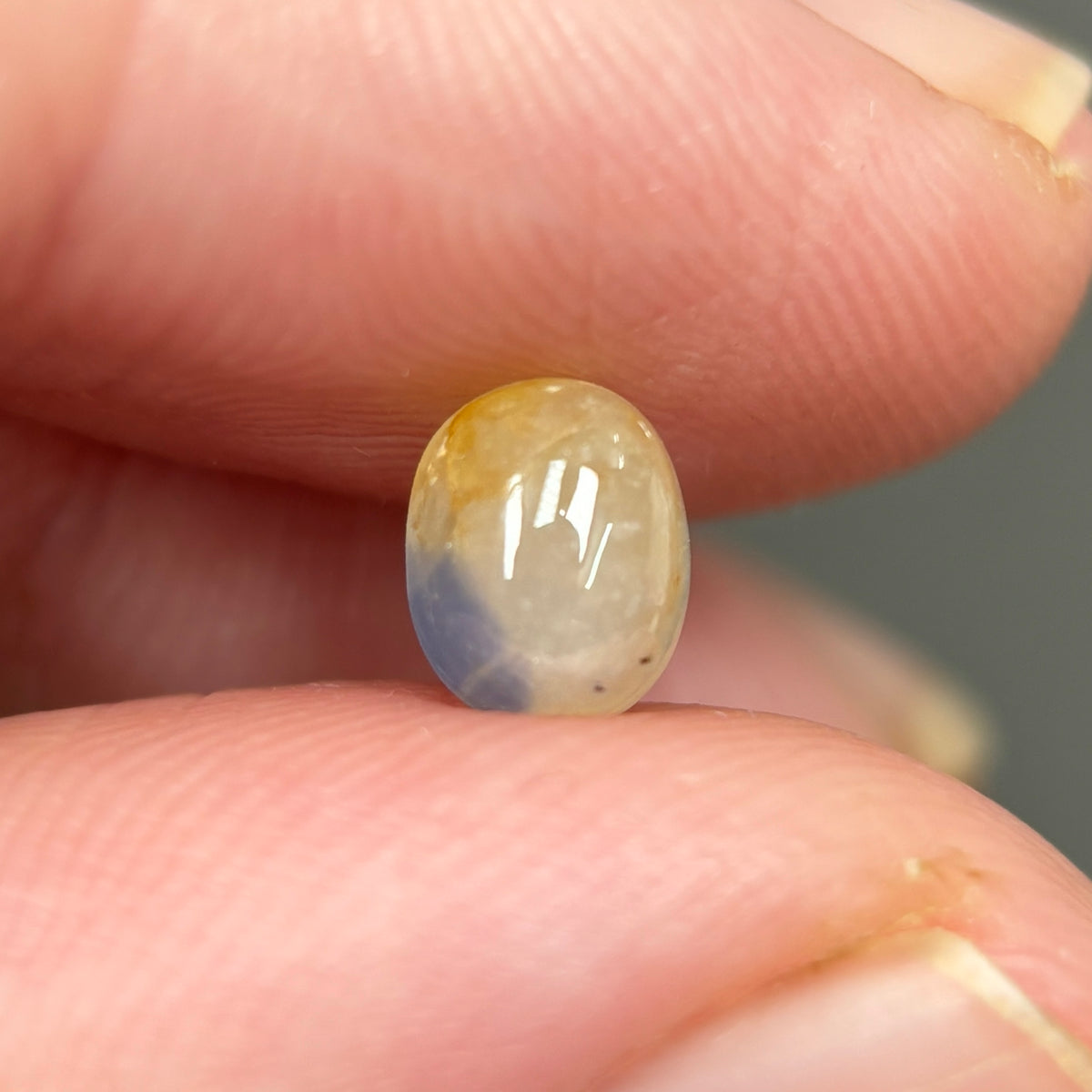 1,43ct Natural Yellow Milky Cacbochon Sapphire Viet Nam. No Treatment Sapphire Luc Yen.
