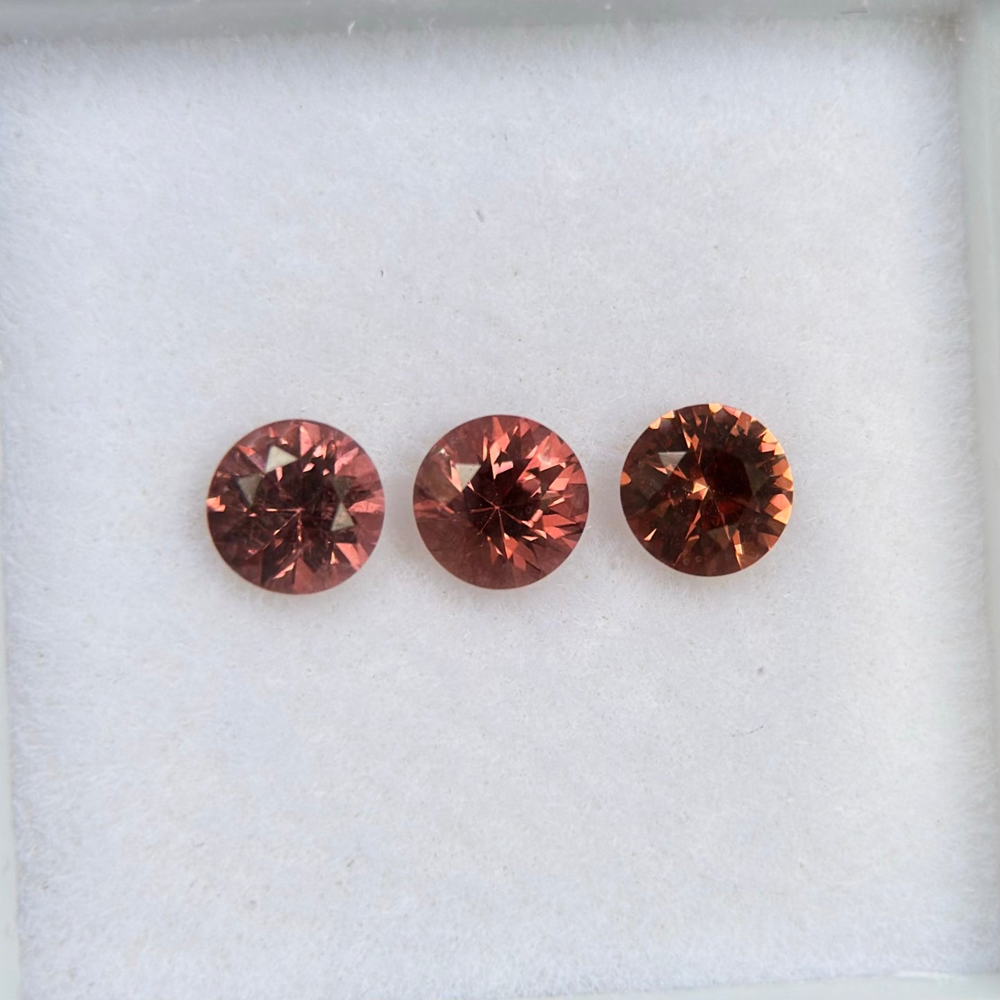 0,79 ct/ 3Pcs Natural Brownish Orange Spinel Vietnam. Round Shape.