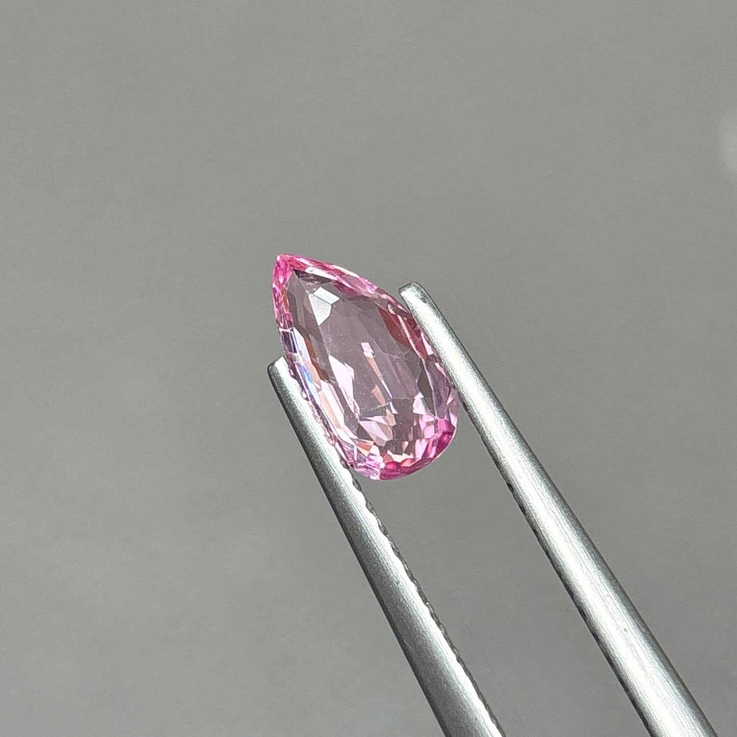 0,97ct Natural Pink Spinel Viet Nam. Pear Shape. No Treatment Spinel Luc Yen.