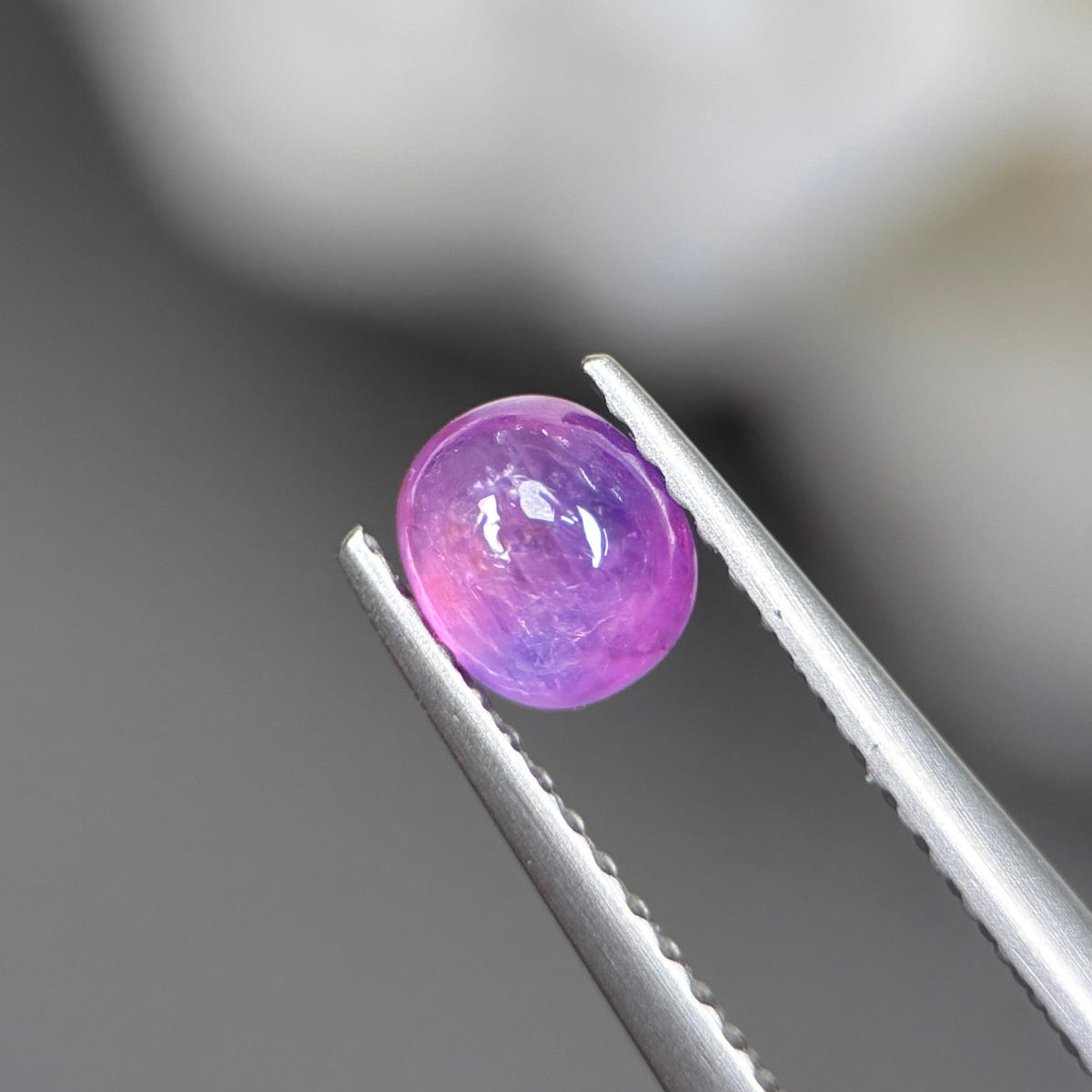 0,8ct Natural Pinkish Purple Cacbochon Sapphire Viet Nam. No Treatment Sapphire Luc Yen.