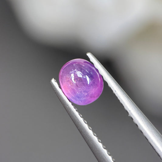 0,8ct Natural Pinkish Purple Cacbochon Sapphire Viet Nam. No Treatment Sapphire Luc Yen.