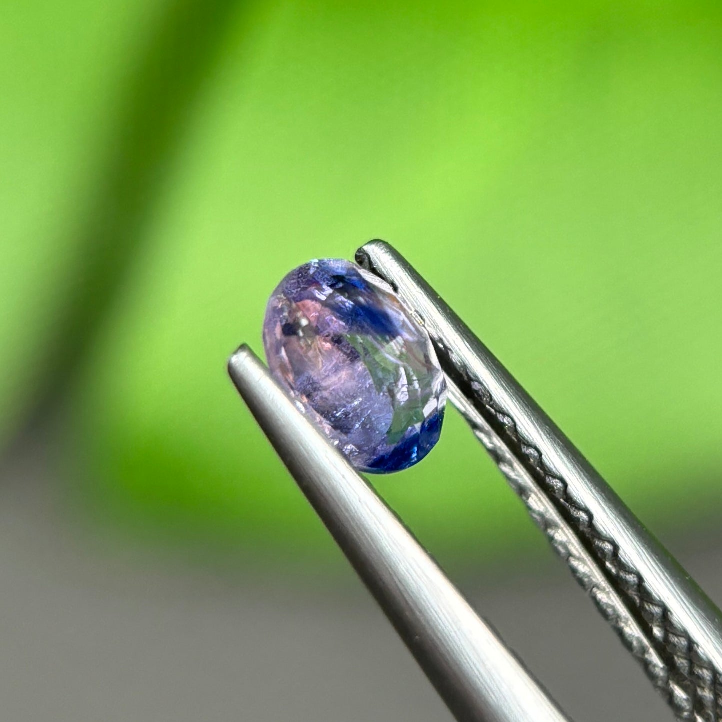 0,4ct Natural Blue-White Sapphire Vietnam. Oval Shape. No Treatment Sapphire Luc Yen.