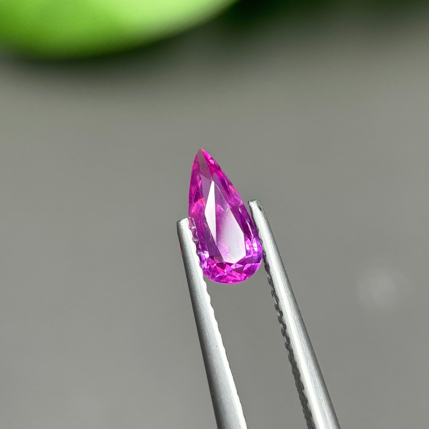 1,06ct Natural Purple Sapphire Vietnam. Pear Shape. No Treatment Sapphire Luc Yen.