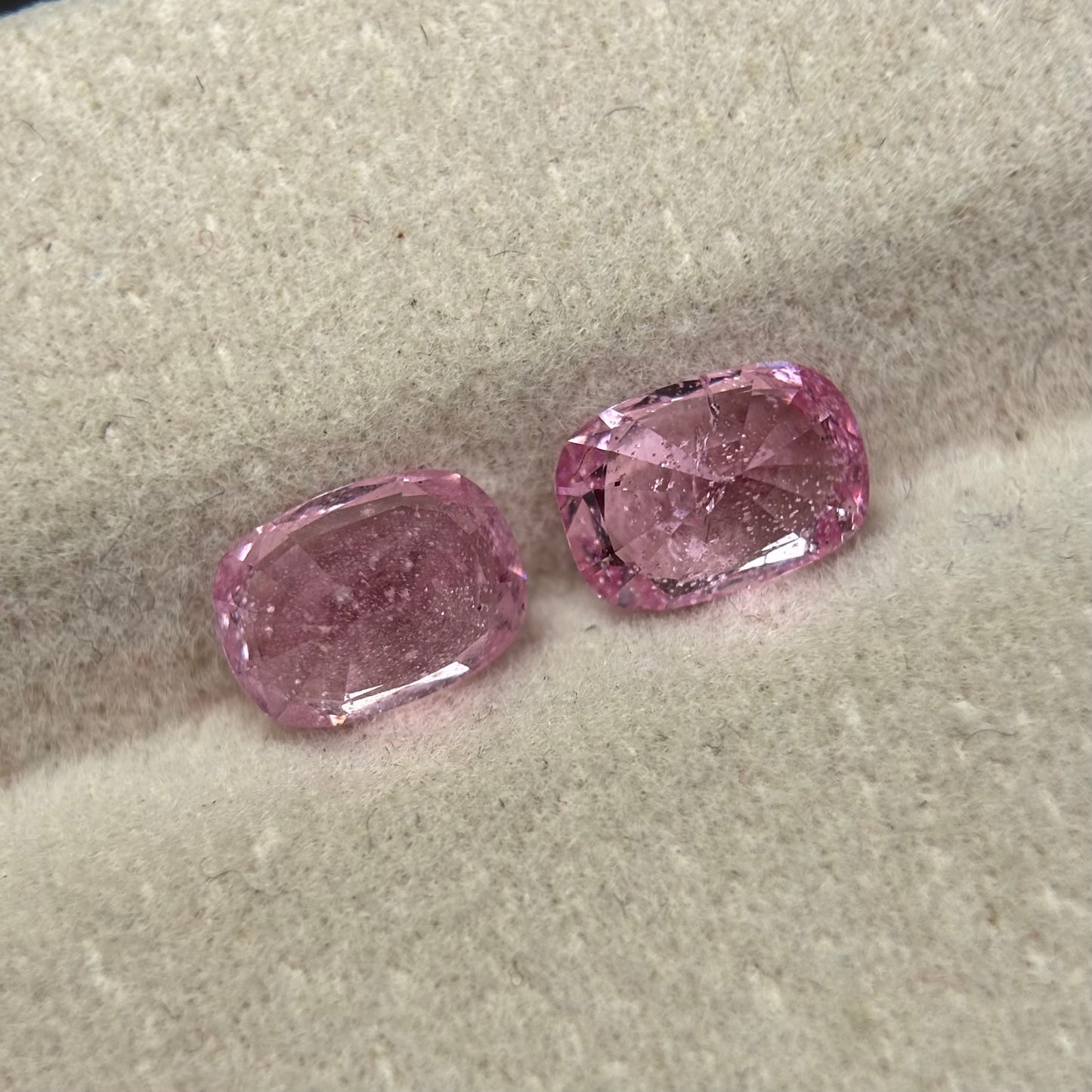 2.06/2Pcs Natural Pink Spinel Vietnam.