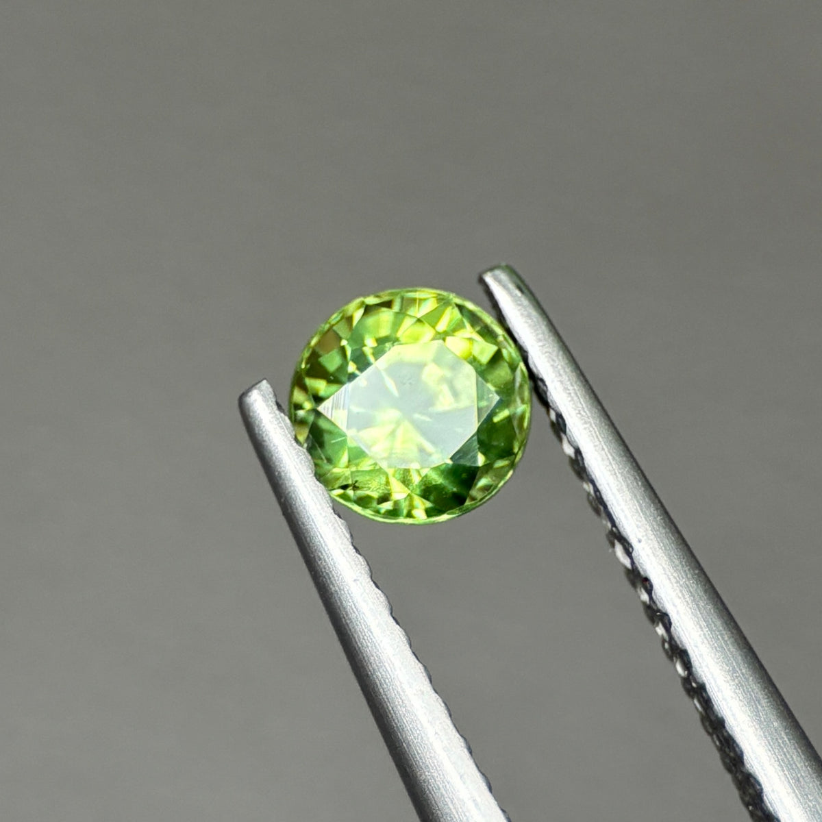 0,81ct Natural Green Sapphire Vietnam. Round Shape. No Treatment Sapphire Phan Thiet.