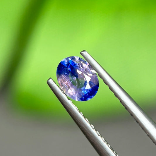 0,4ct Natural Blue-White Sapphire Vietnam. Oval Shape. No Treatment Sapphire Luc Yen.